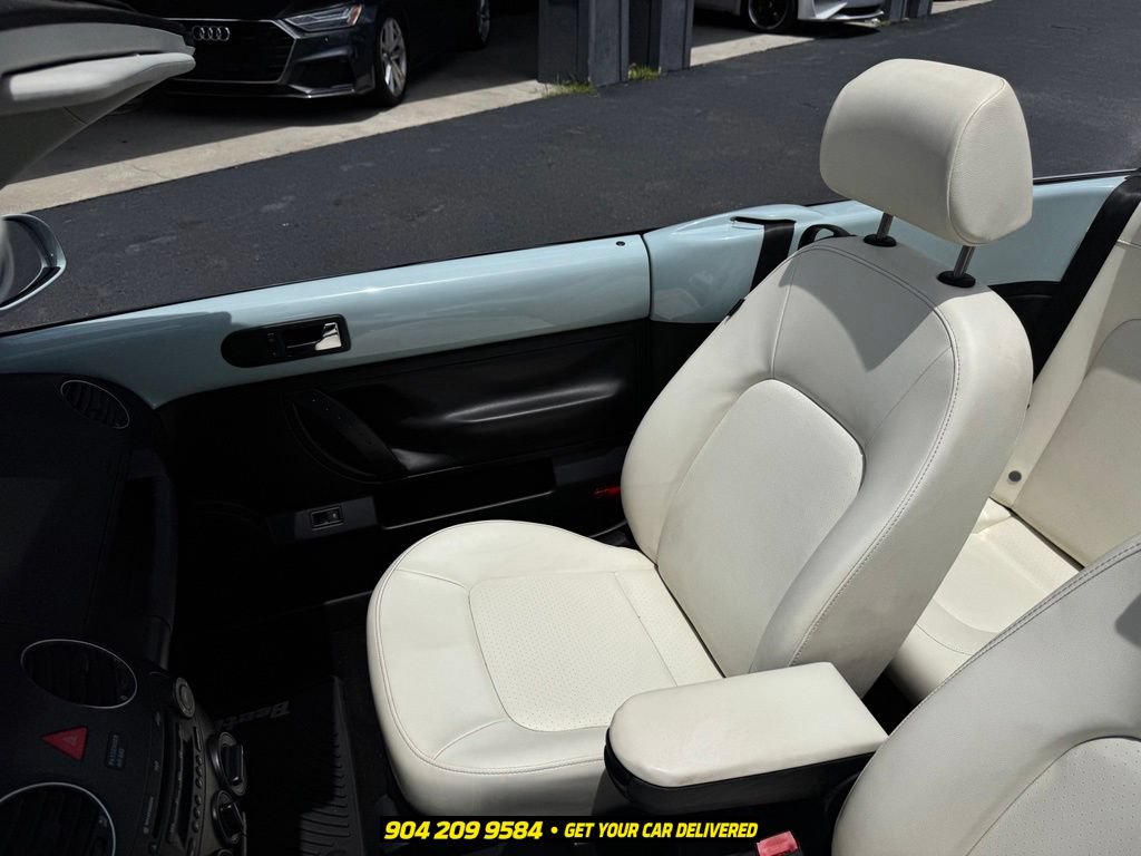 Used 2010 Volkswagen Beetle Final Edition FWD image 22