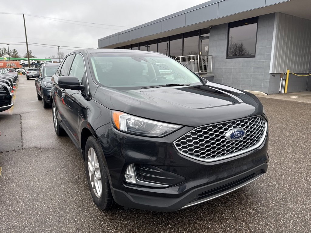 Used 2023 Ford Edge SEL w/ Convenience Package image 6