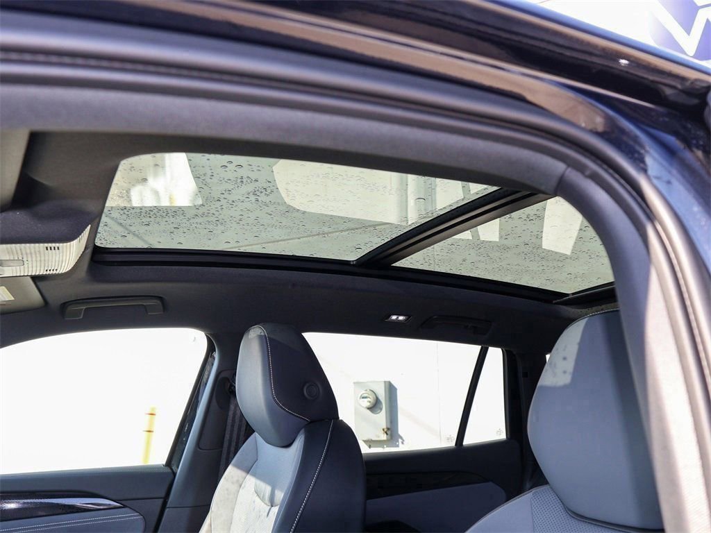 New 2026 Volkswagen Tiguan SE R-Line image 13