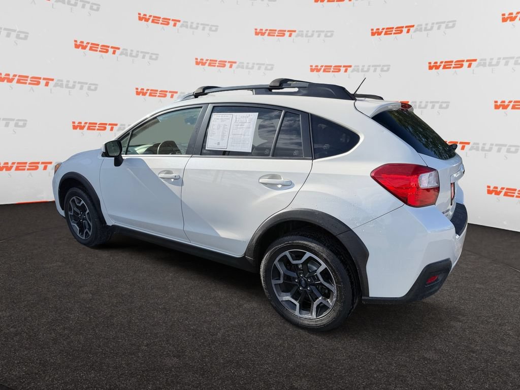 Used 2017 Subaru Crosstrek 2.0i Premium w/ Moonroof Package AWD/4WD image 3