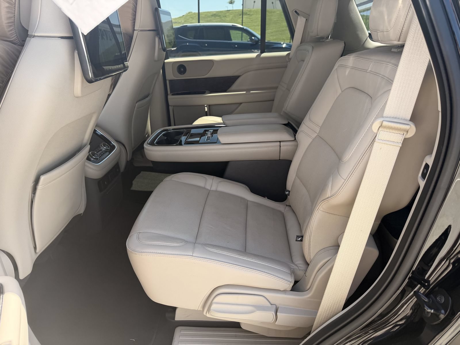 Certified 2019 Lincoln Navigator Reserve w/ Cargo Package AWD/4WD image 6