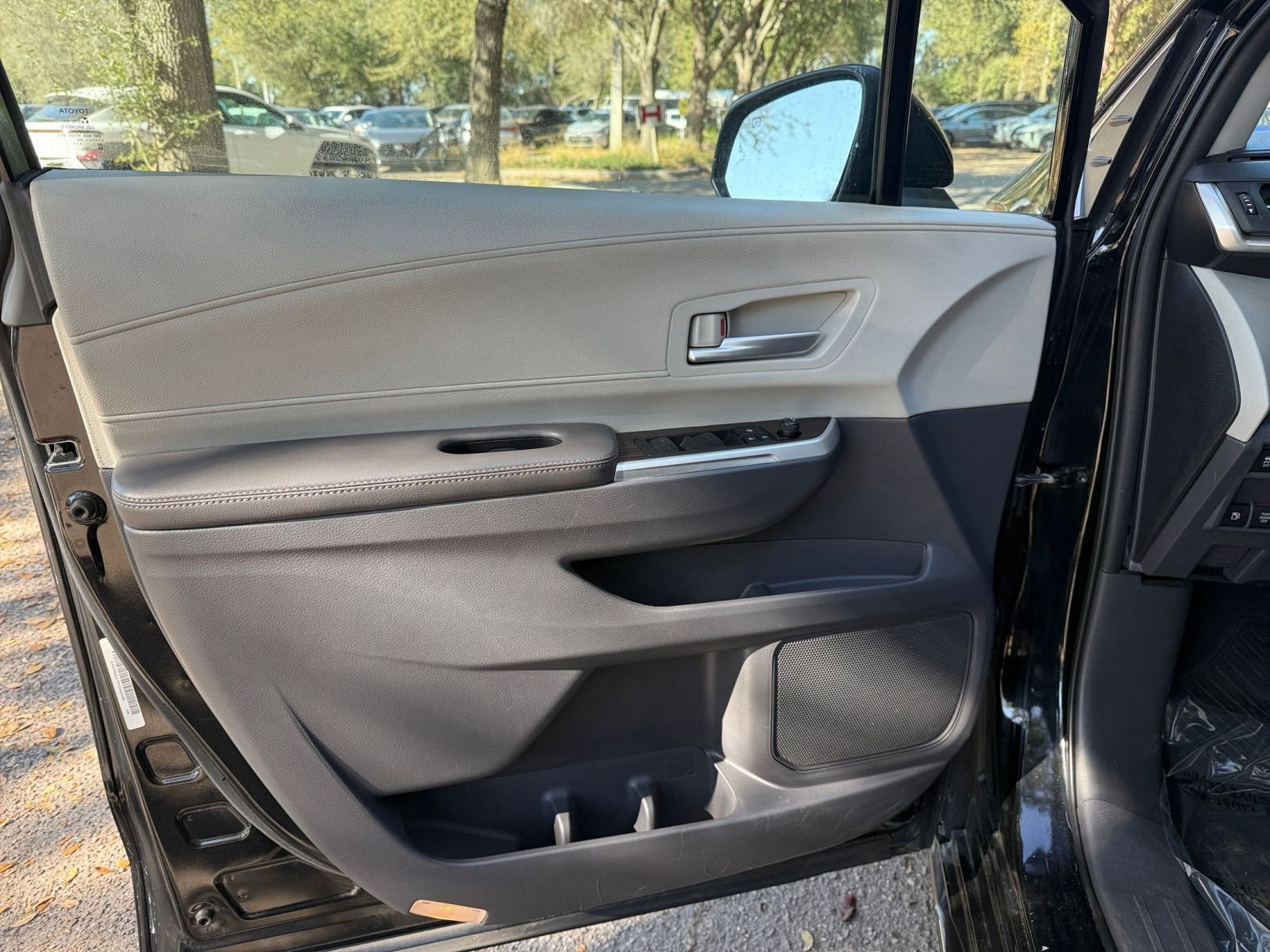 Used 2023 Toyota Sienna XLE image 18