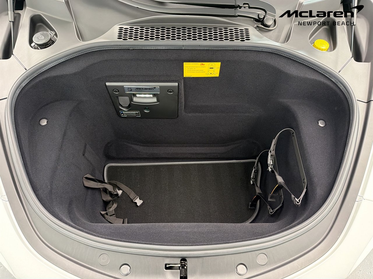 Used 2025 McLaren Artura RWD image 40