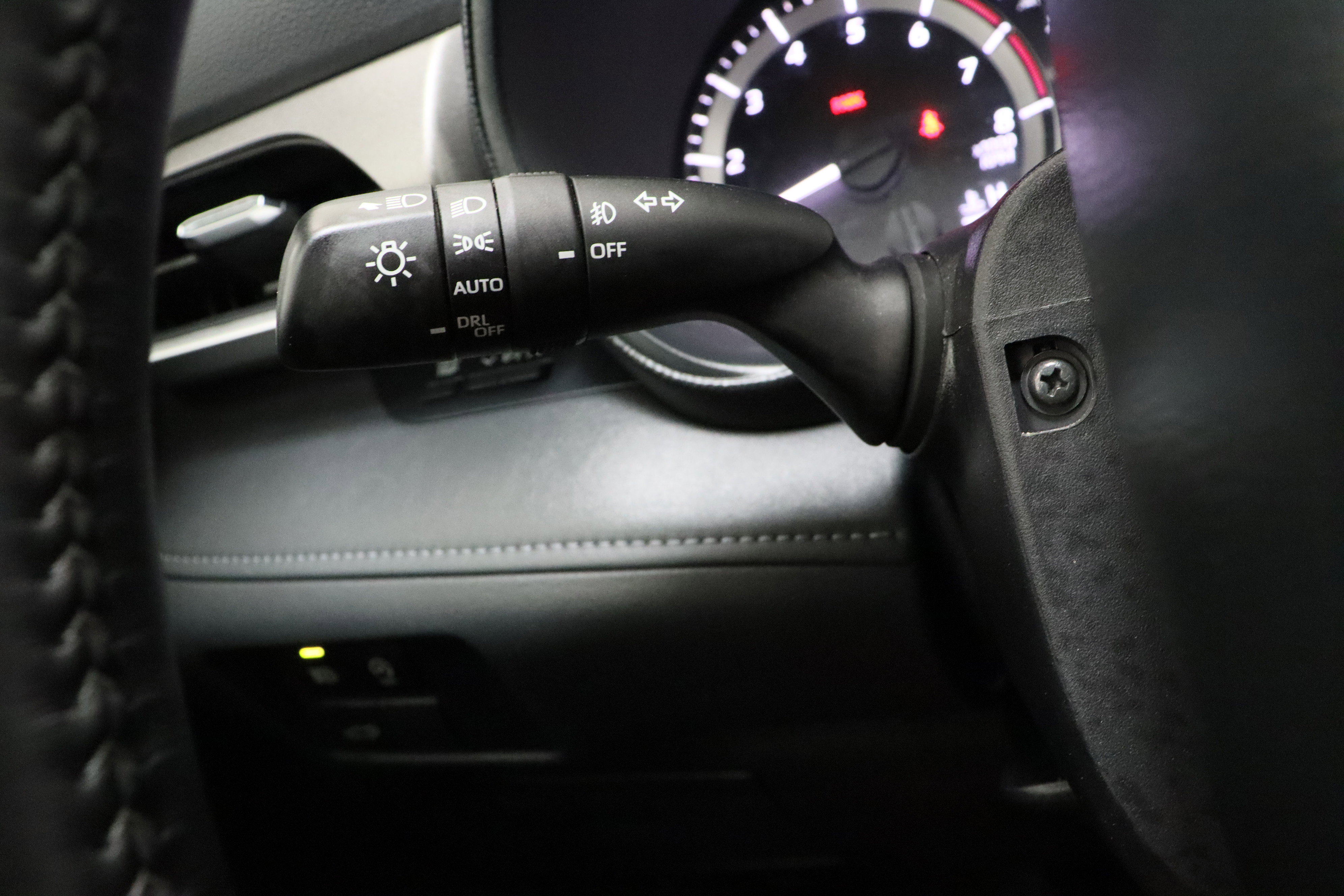 Used 2025 Toyota Highlander LE FWD image 25