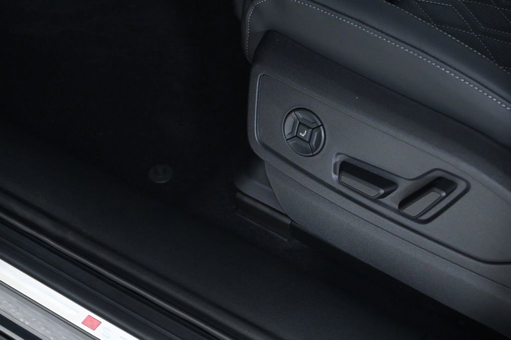 New 2025 Audi SQ5 Premium Plus image 18