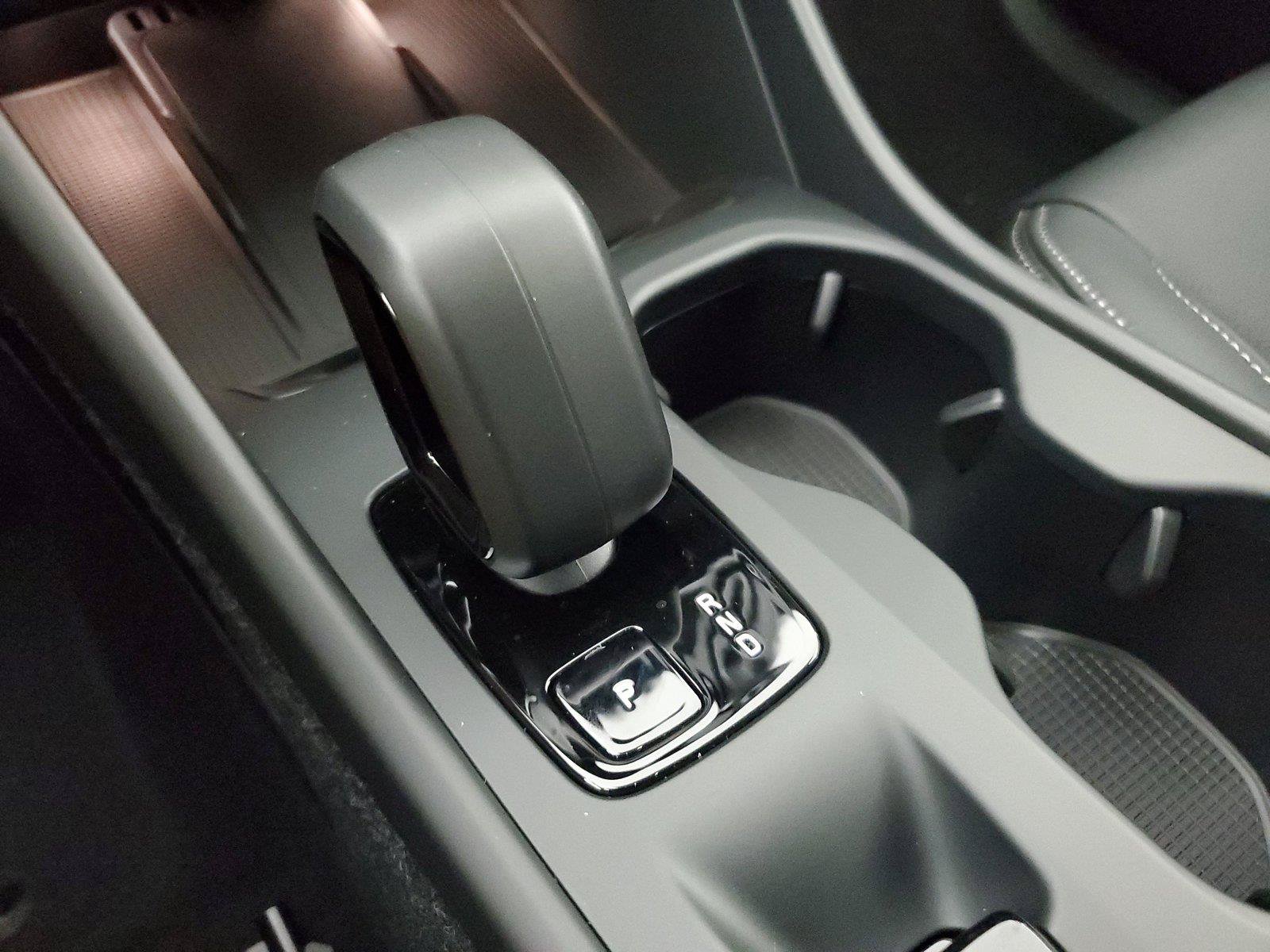 New 2026 Volvo XC40 B4 Core w/ Protection Package Premier FWD image 32