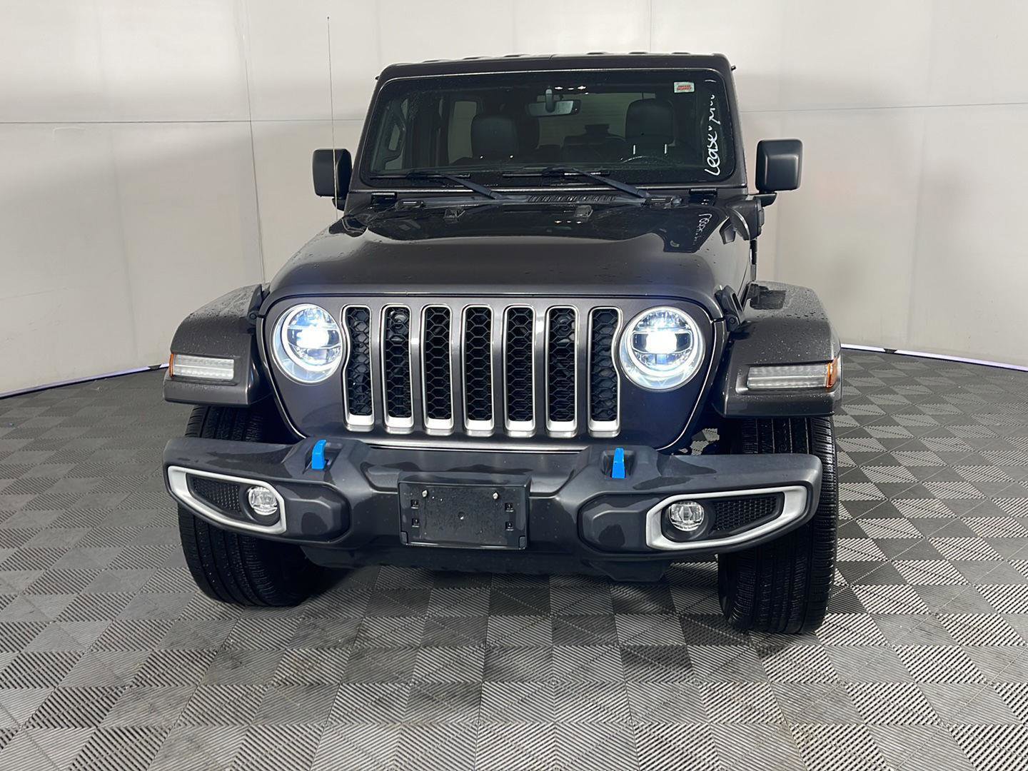 Used 2022 Jeep Wrangler Unlimited Sahara w/ Cold Weather Group AWD/4WD image 3