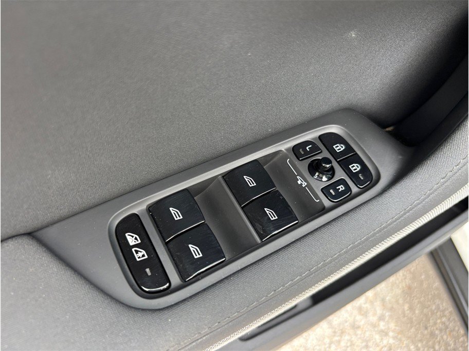Used 2022 Polestar Polestar 2 w/ Plus Package AWD/4WD image 22