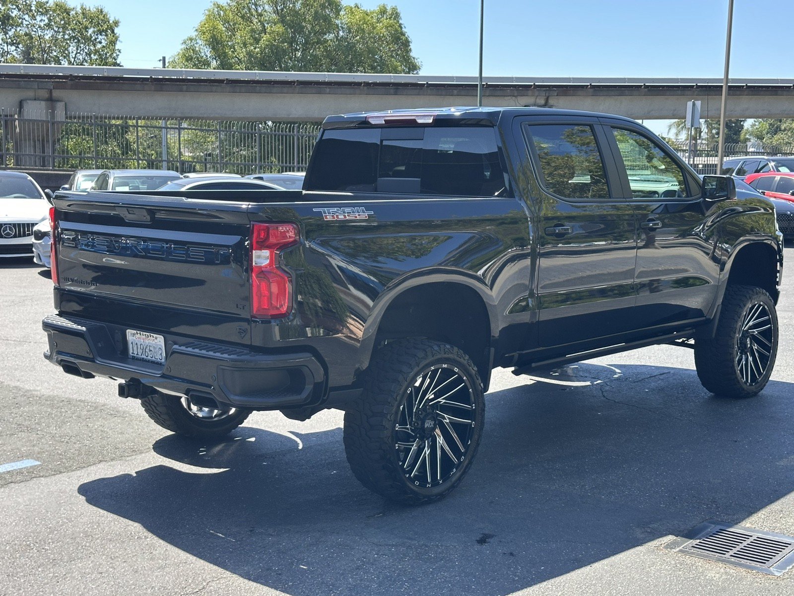 Used 2022 Chevrolet Silverado 1500 LT Trail Boss w/ LT Trail Boss Premium Package AWD/4WD image 8