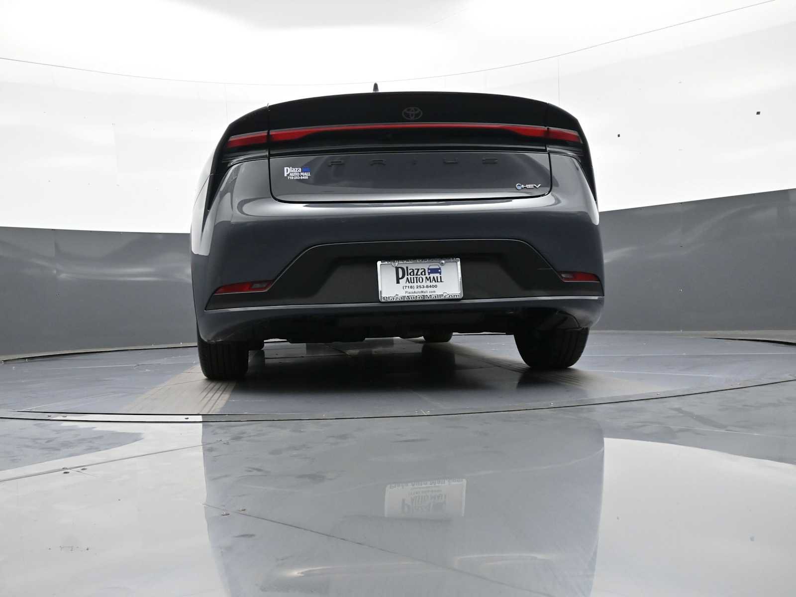 Certified 2025 Toyota Prius LE FWD image 30