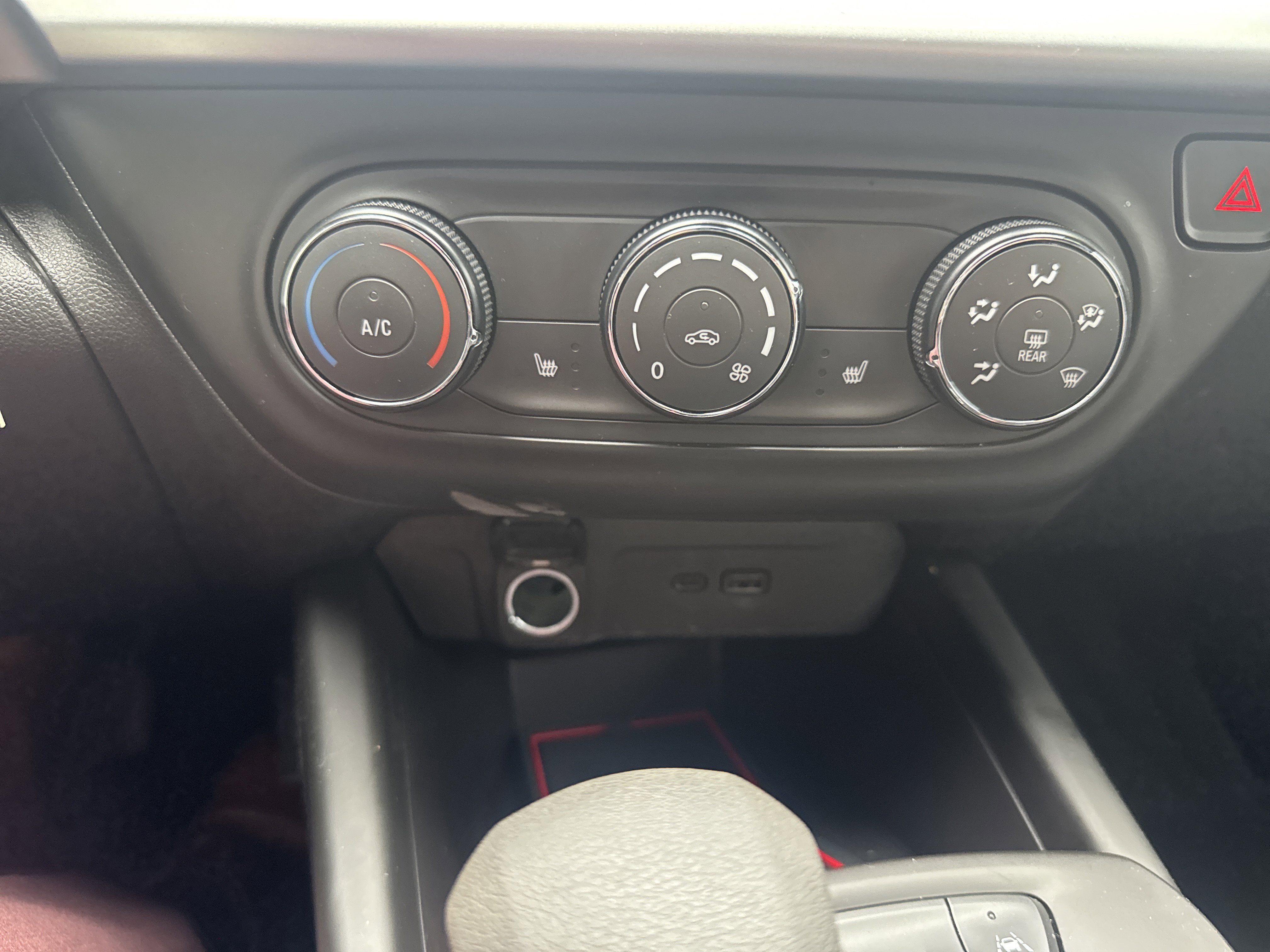 Used 2025 Chevrolet Trax RS w/ Driver Confidence Package FWD image 24