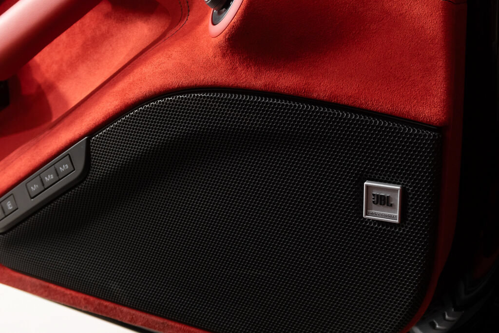 Used 2022 Ferrari F8 Tributo RWD image 33