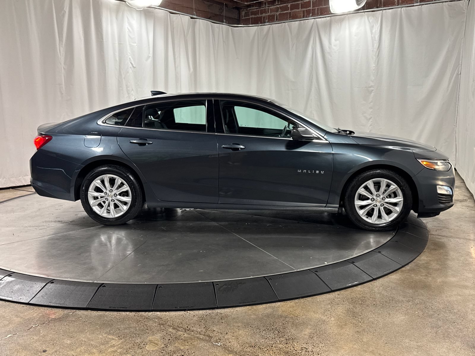Used 2021 Chevrolet Malibu LT FWD image 9