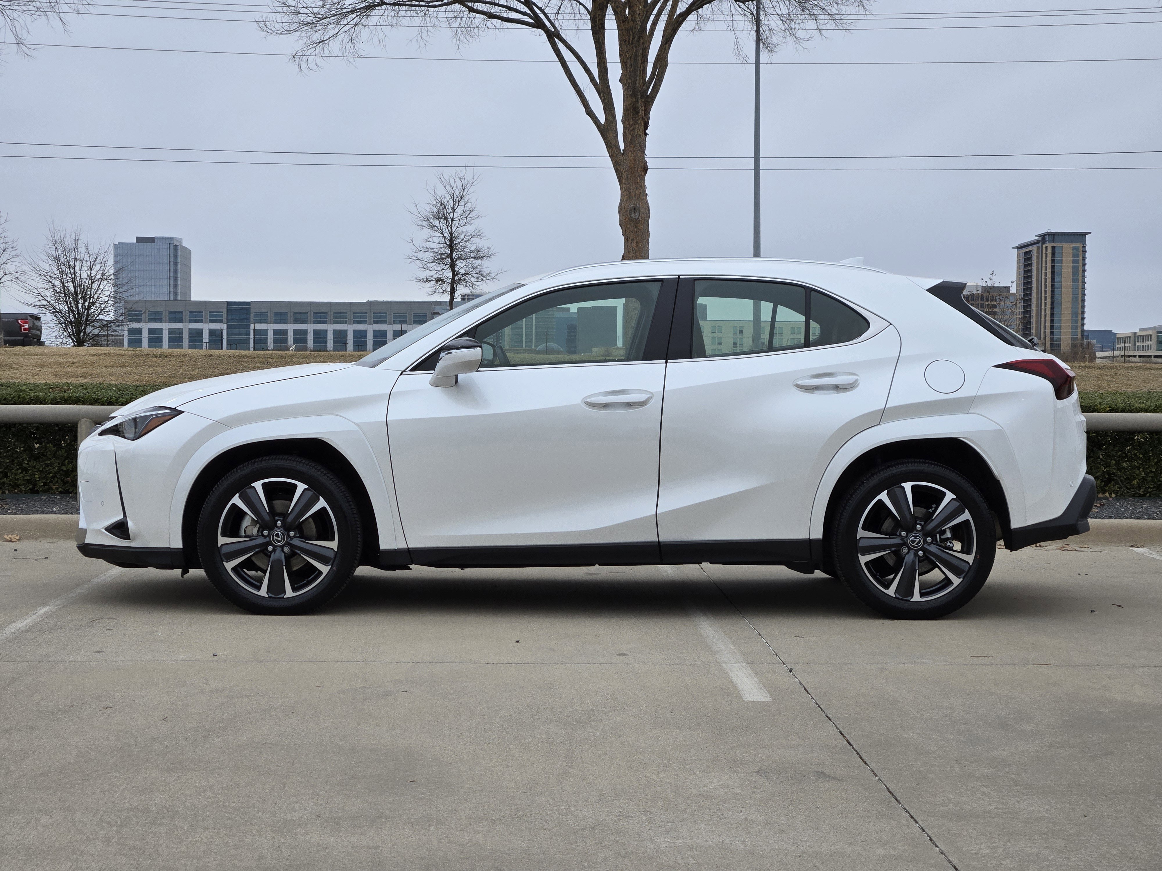 Used 2025 Lexus UX 300h FWD image 3