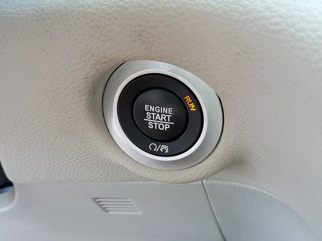 Used 2017 Chrysler Pacifica Limited FWD image 31