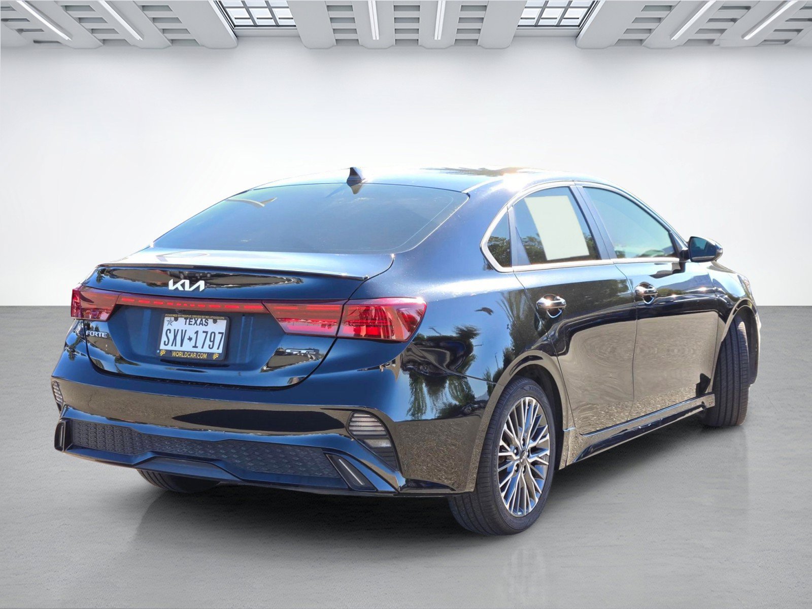 Used 2023 Kia Forte GT-Line w/ GT-Line Technology Package FWD image 4