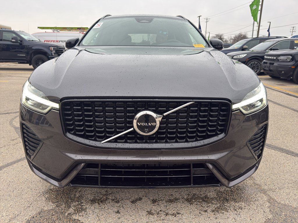 Used 2025 Volvo XC60 B5 Plus w/ Climate Package image 2