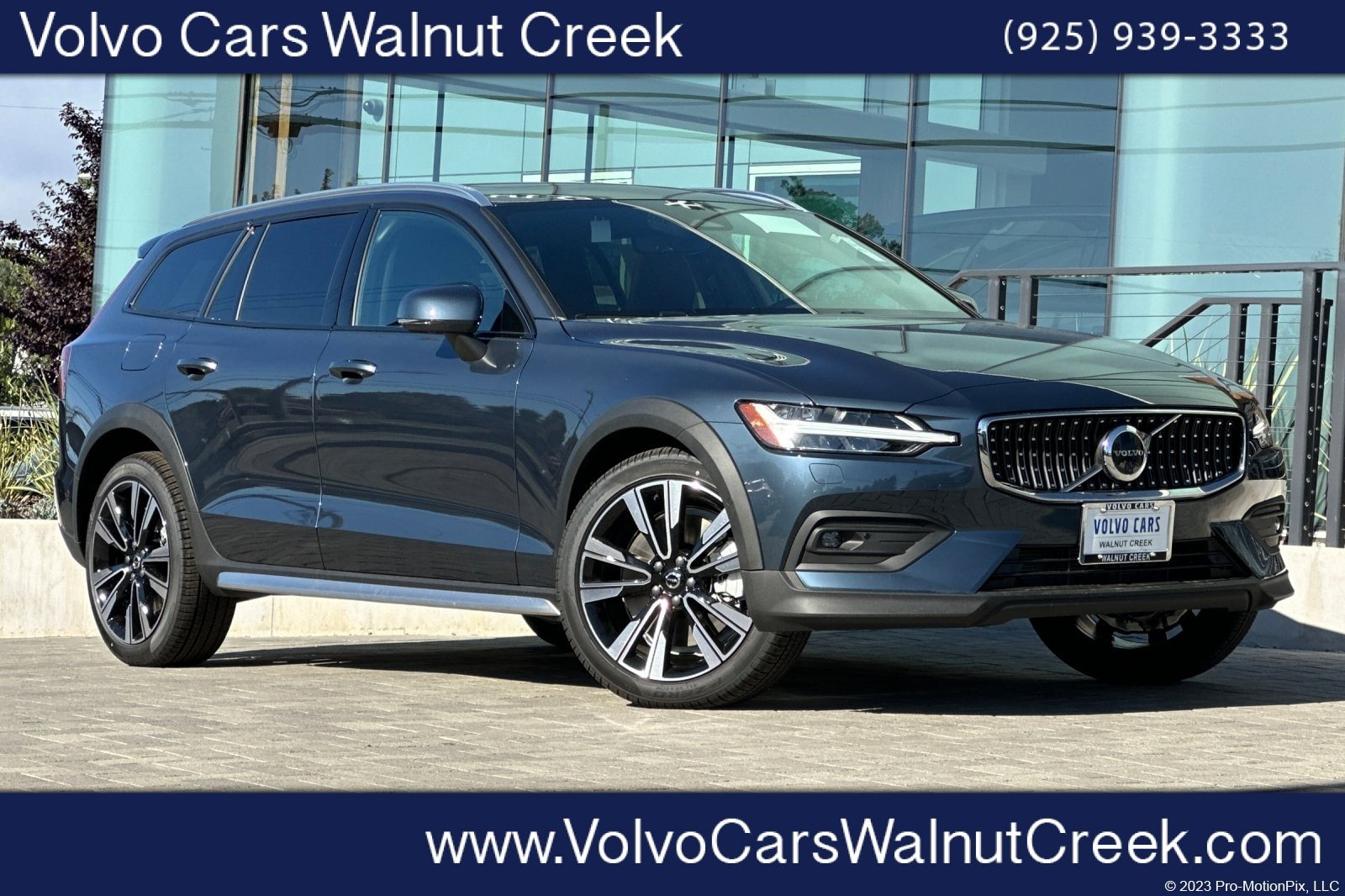 Certified 2025 Volvo V60 B5 Cross Country Ultra w/ Protection Package Premier