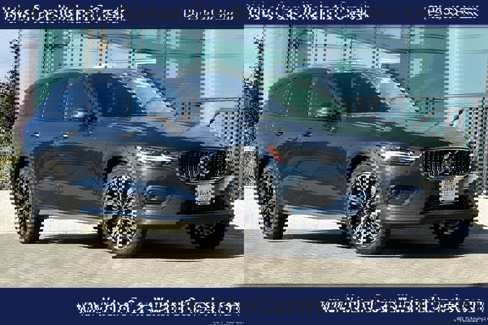 Certified 2025 Volvo V60 B5 Cross Country Ultra w/ Protection Package Premier image 1