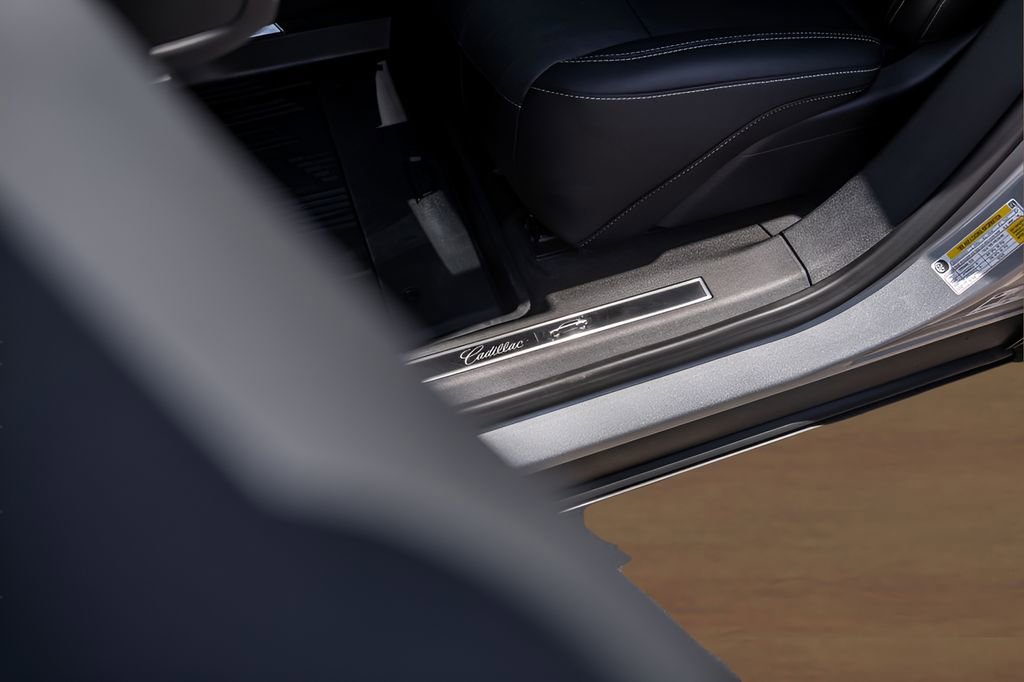 Certified 2025 Cadillac Lyriq Luxury w/ LPO, Floor Liner Package AWD/4WD image 8