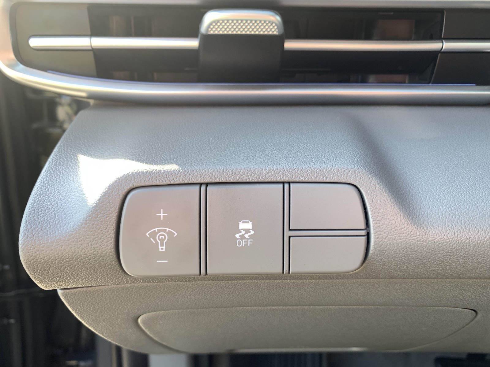 Used 2024 Hyundai Elantra SEL image 13