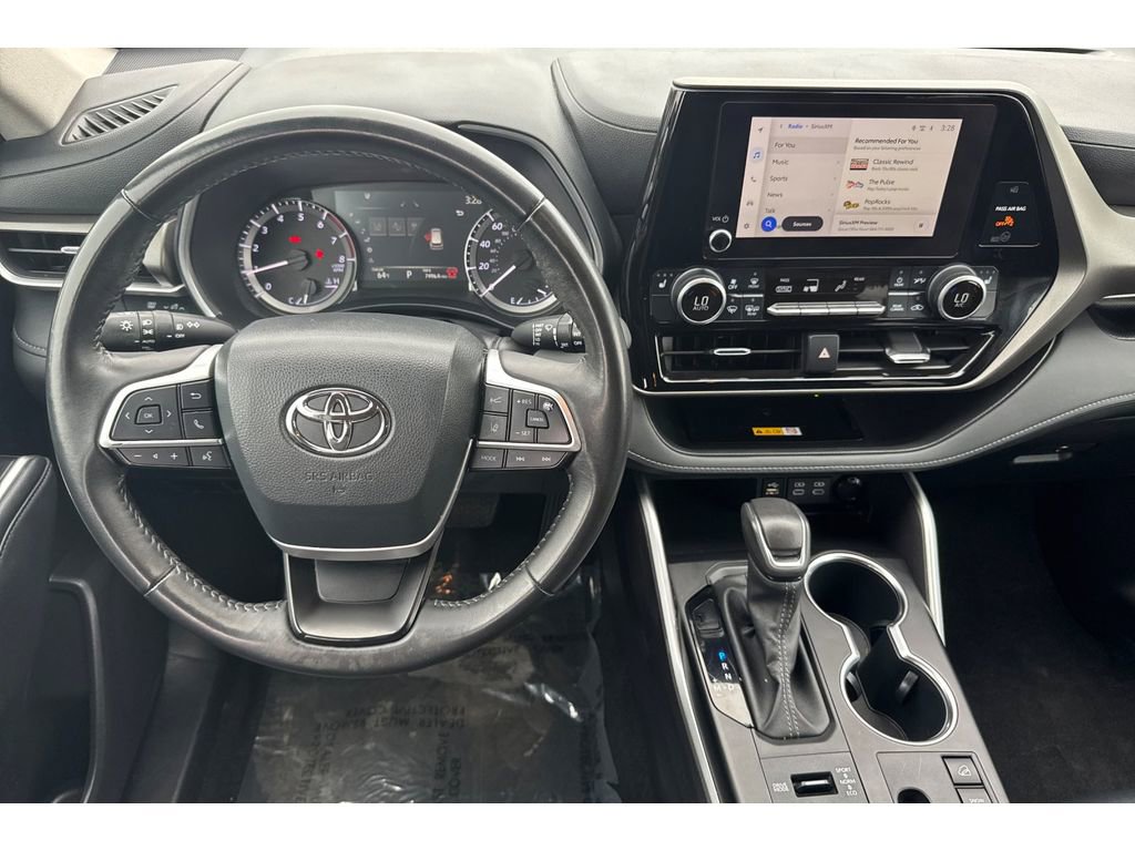 Used 2024 Toyota Highlander XLE image 16