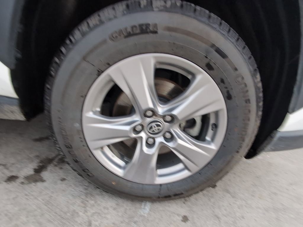 Used 2023 Toyota RAV4 XLE AWD/4WD image 34
