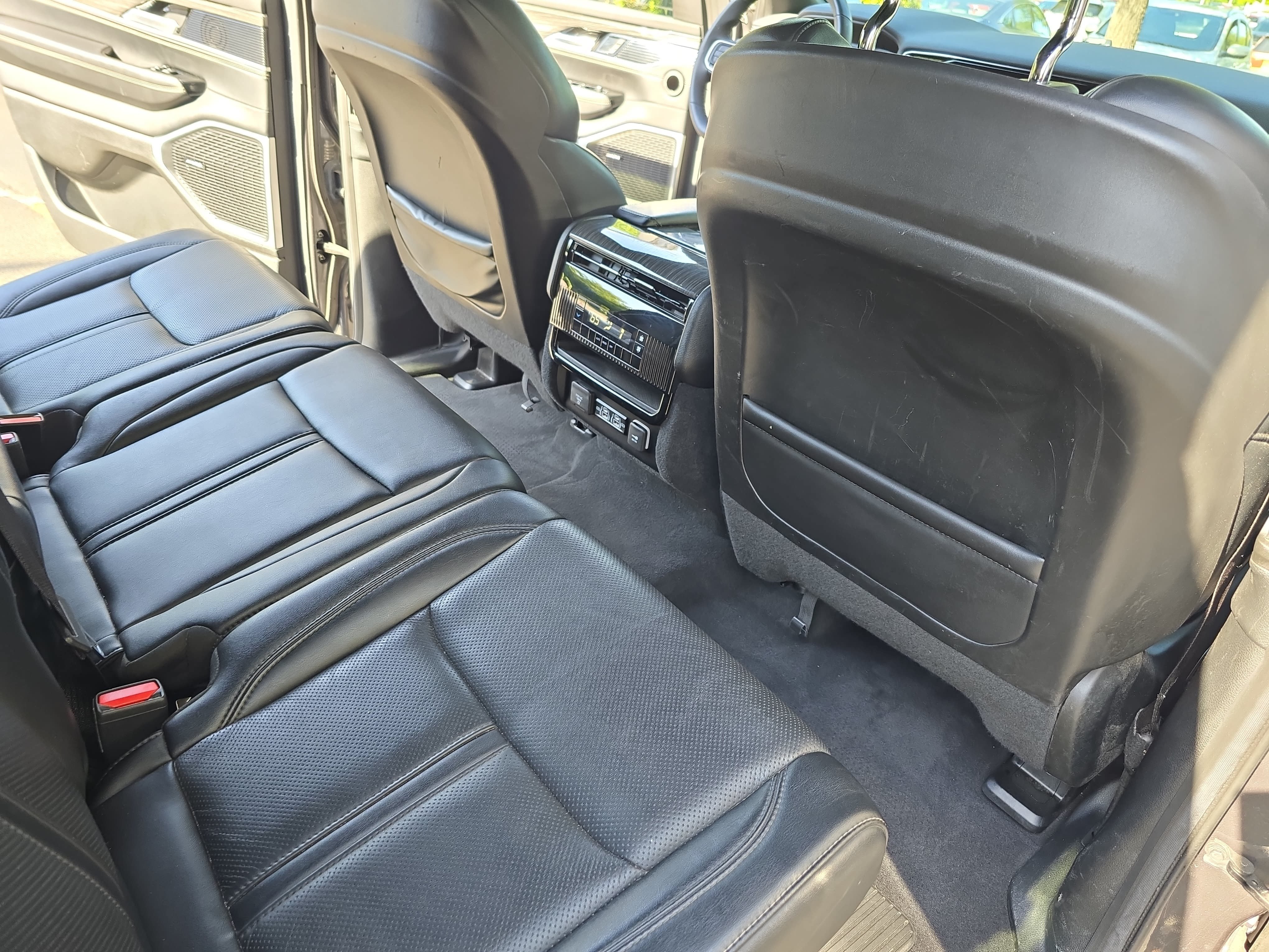 Used 2022 Jeep Wagoneer Series II w/ Premium Group I AWD/4WD image 11