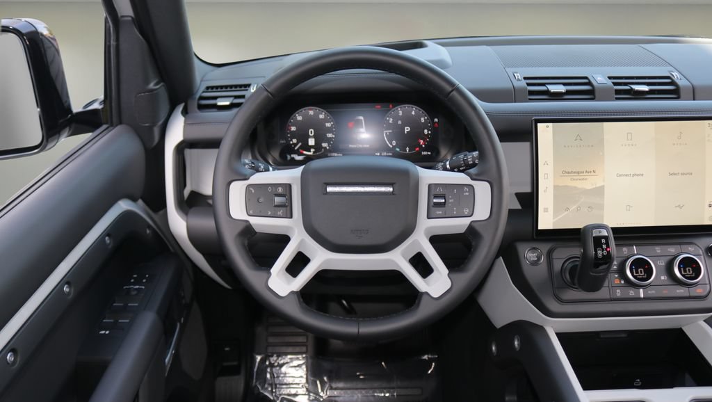 Used 2026 Land Rover Defender 130 X-Dynamic SE AWD/4WD image 14