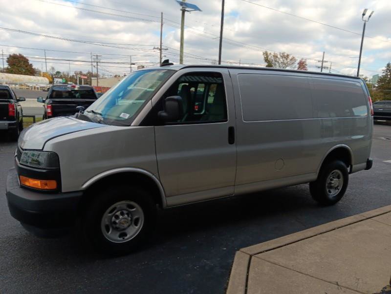 Used 2020 Chevrolet Express 3500 w/ Driver Convenience Package image 8