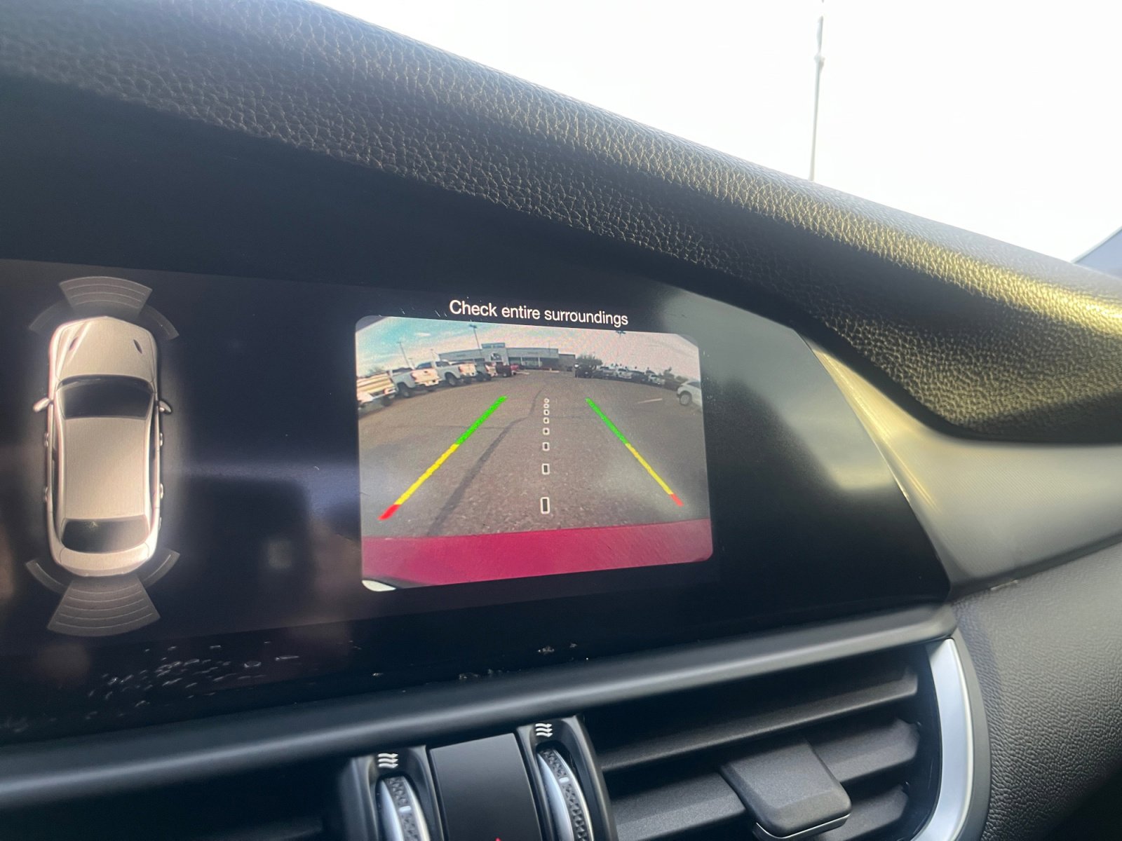 Used 2018 Alfa Romeo Giulia Base image 29