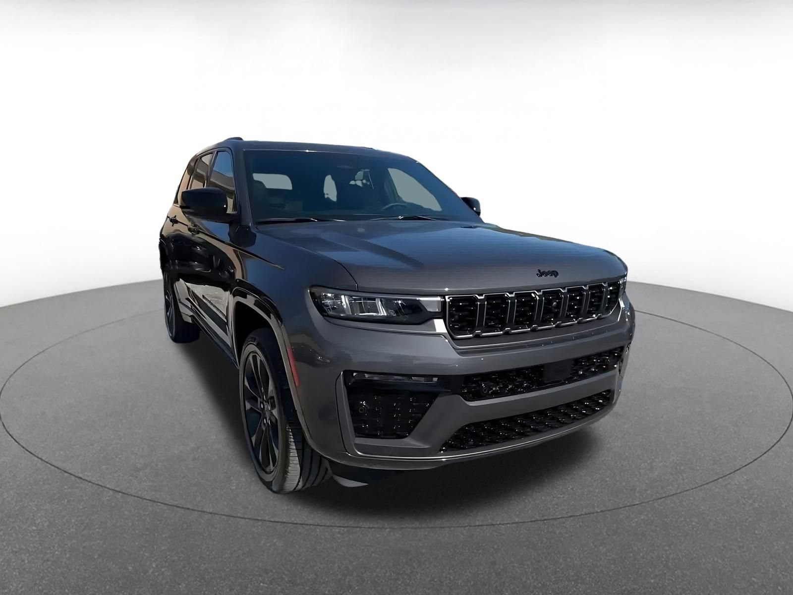 Used 2026 Jeep Grand Cherokee Limited AWD/4WD image 3