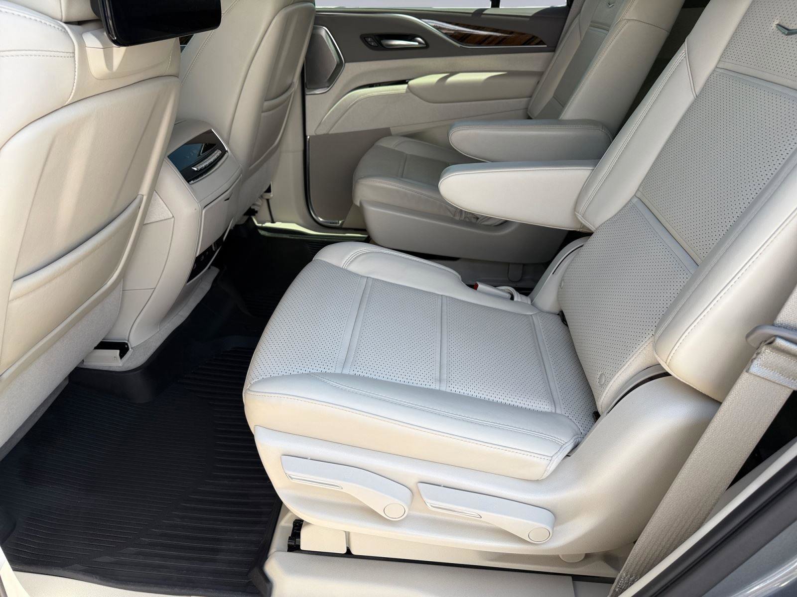 Used 2022 Cadillac Escalade Sport Platinum AWD/4WD image 11