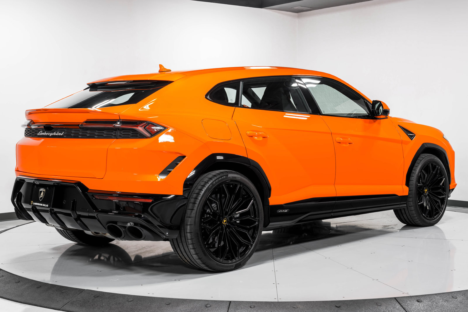 Used 2025 Lamborghini Urus S AWD/4WD image 3