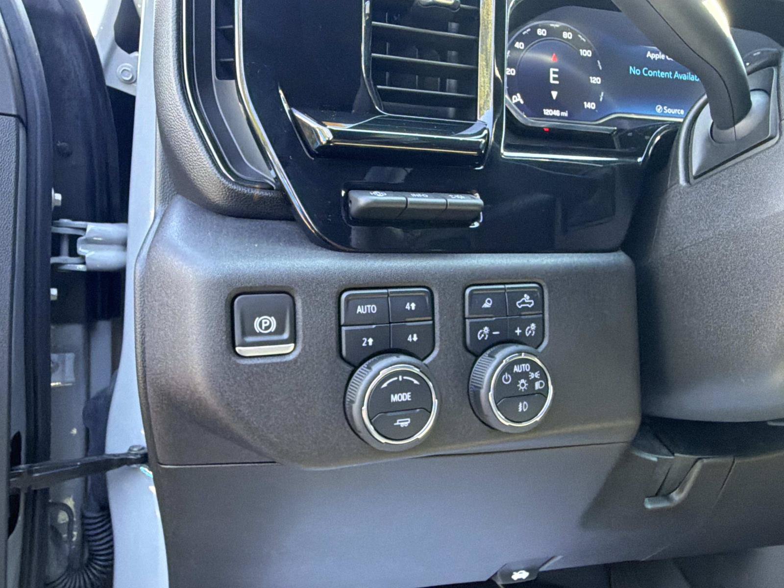 Used 2025 Chevrolet Silverado 2500 ZR2 w/ Technology Package AWD/4WD image 20