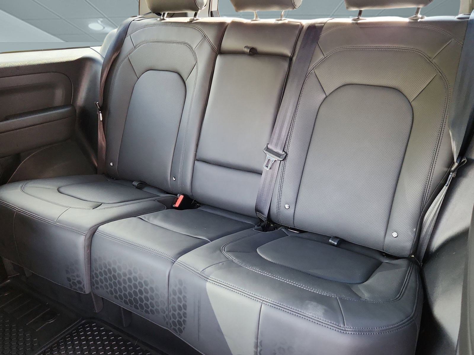 Used 2025 Land Rover Defender 90 S image 12