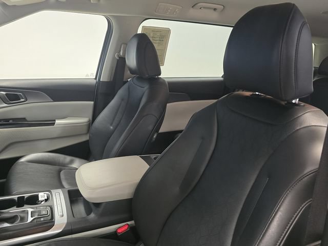 Used 2023 Kia Carnival LX FWD image 21