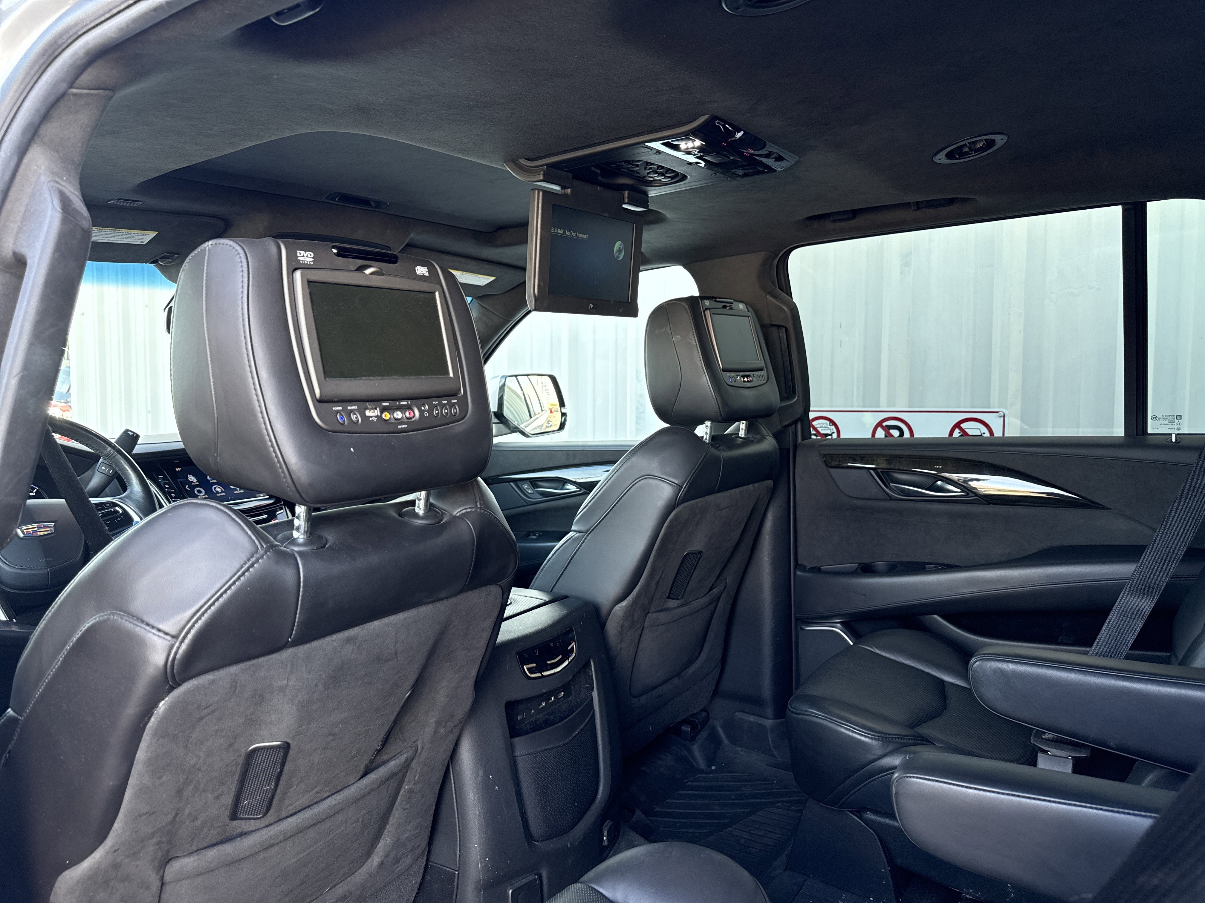 Used 2019 Cadillac Escalade ESV Platinum image 33