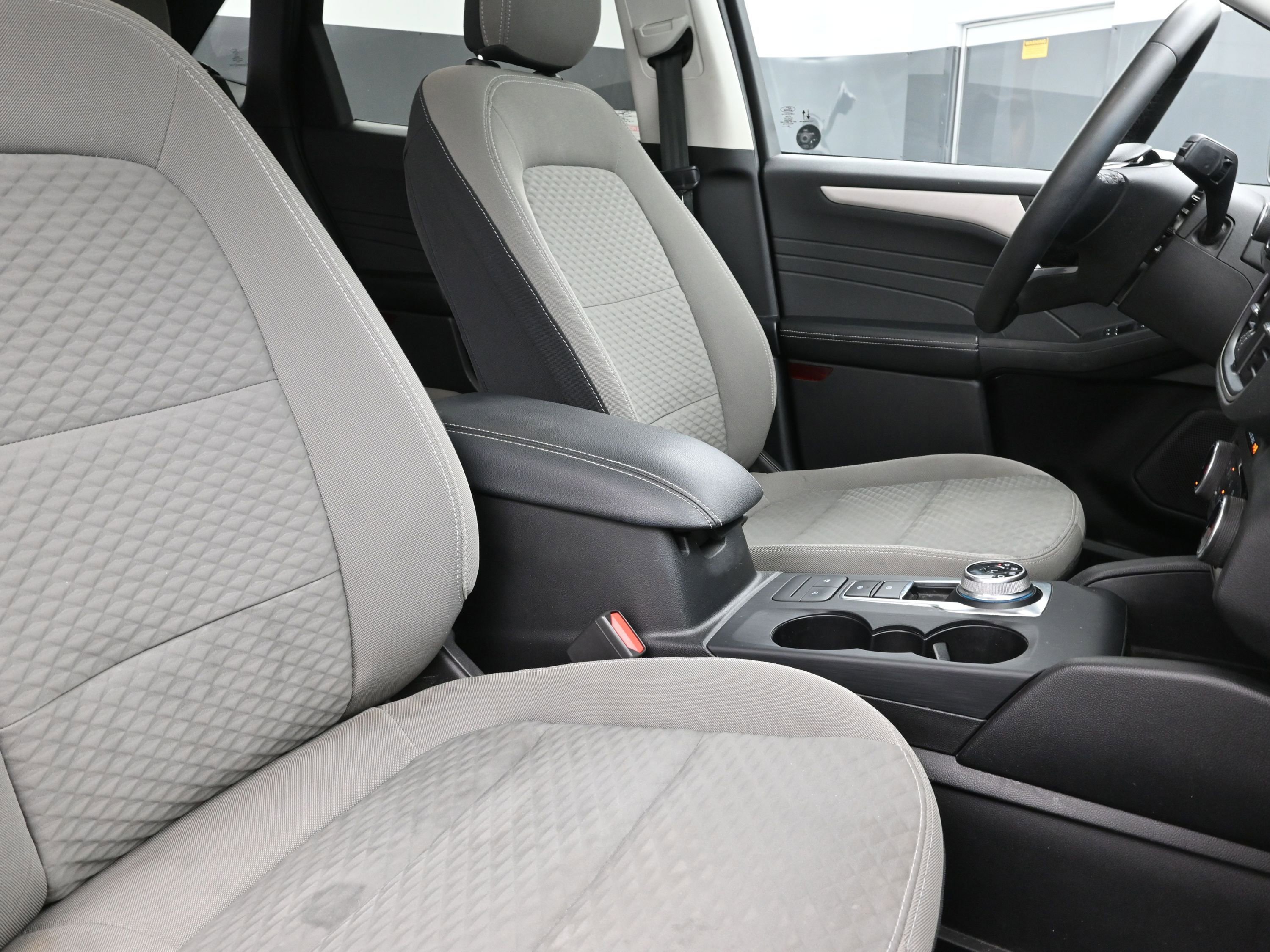 Used 2022 Ford Escape SE w/ SE Sport Appearance Package image 26