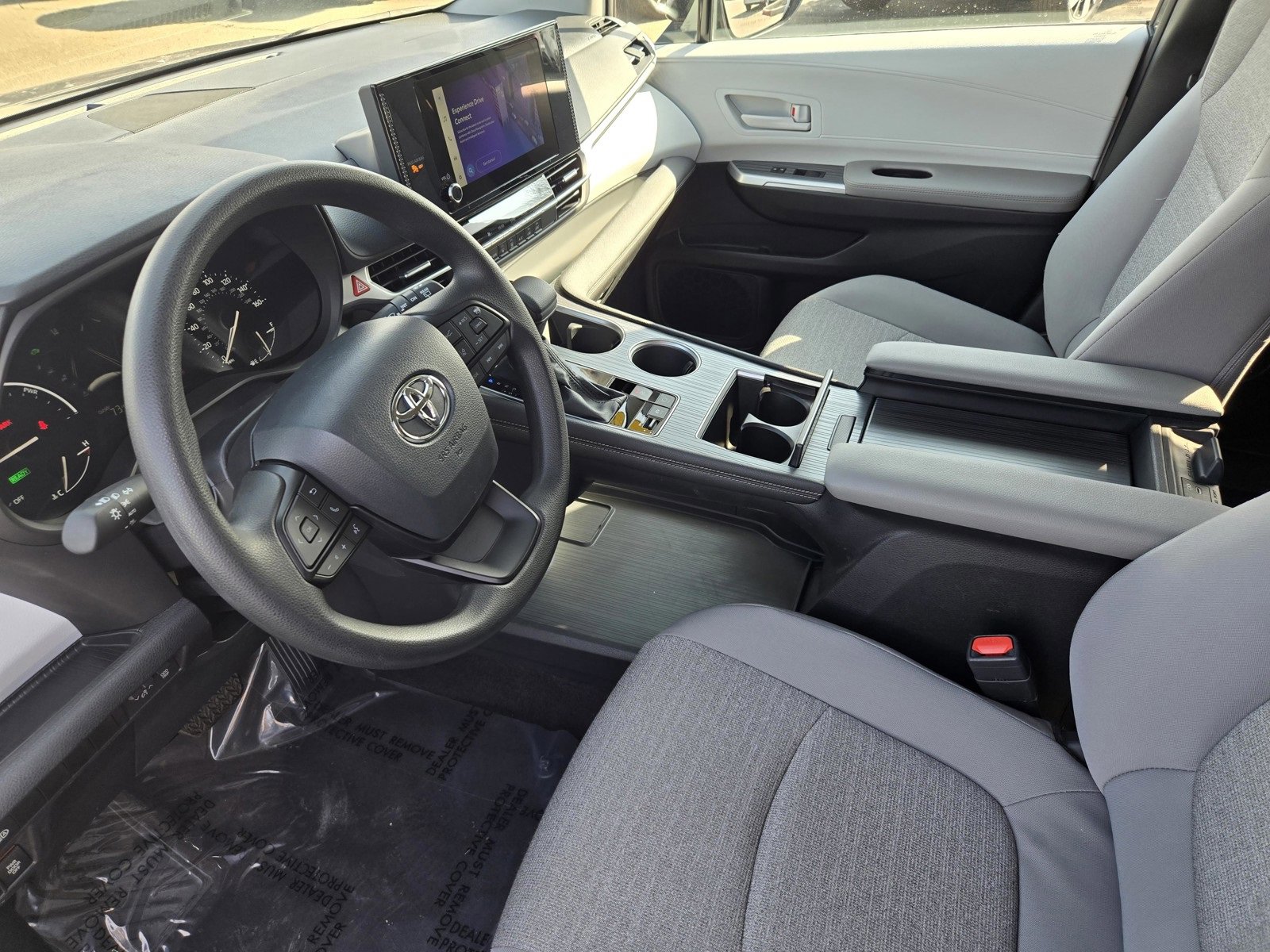 Used 2025 Toyota Sienna LE image 15