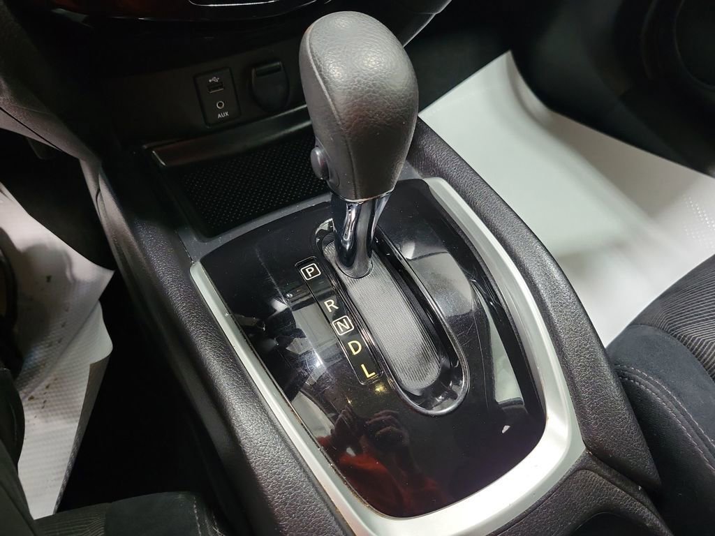 Used 2015 Nissan Rogue S image 43