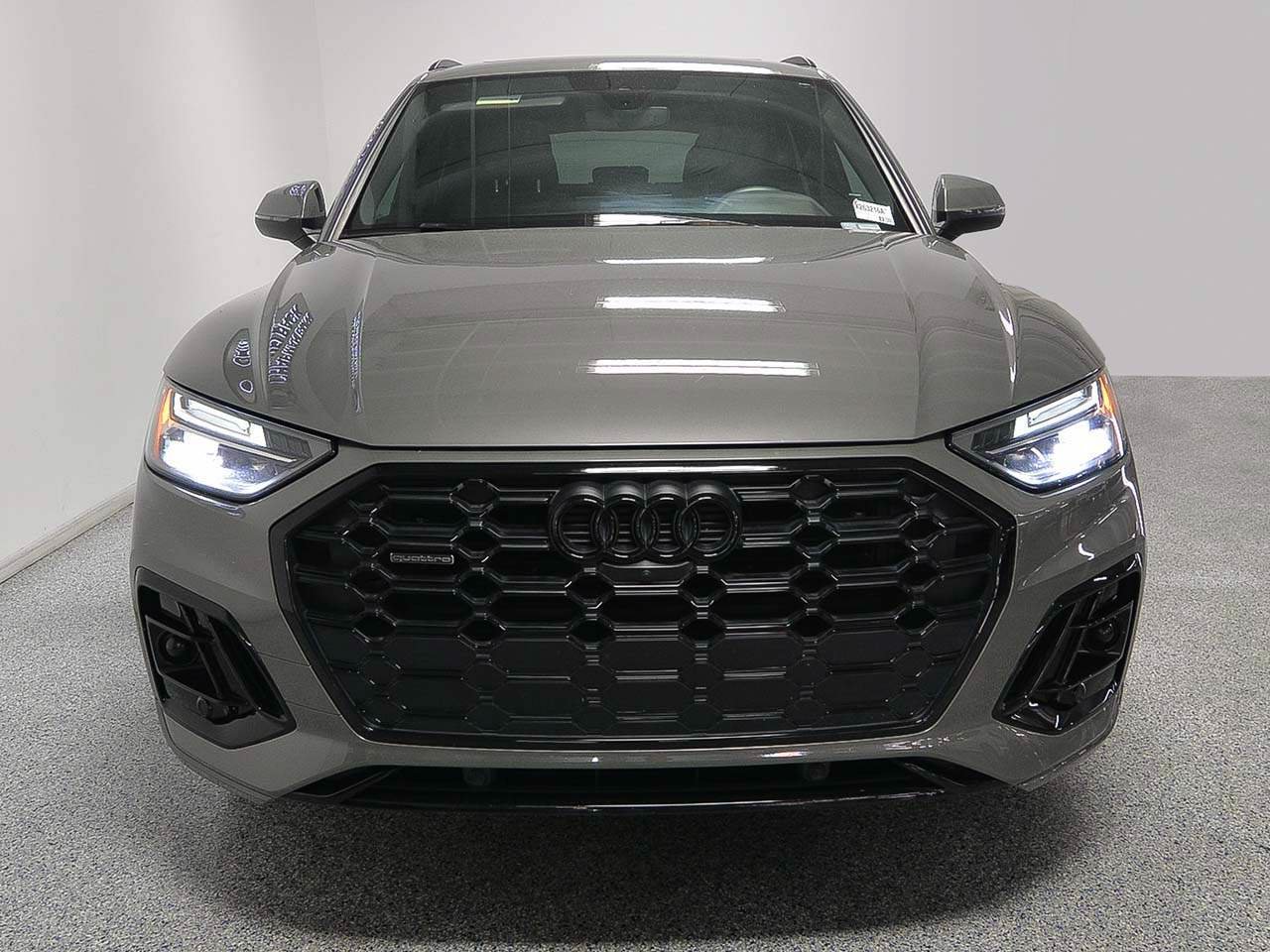 Used 2024 Audi Q5 2.0T Premium Plus w/ Premium Plus Package AWD/4WD image 2