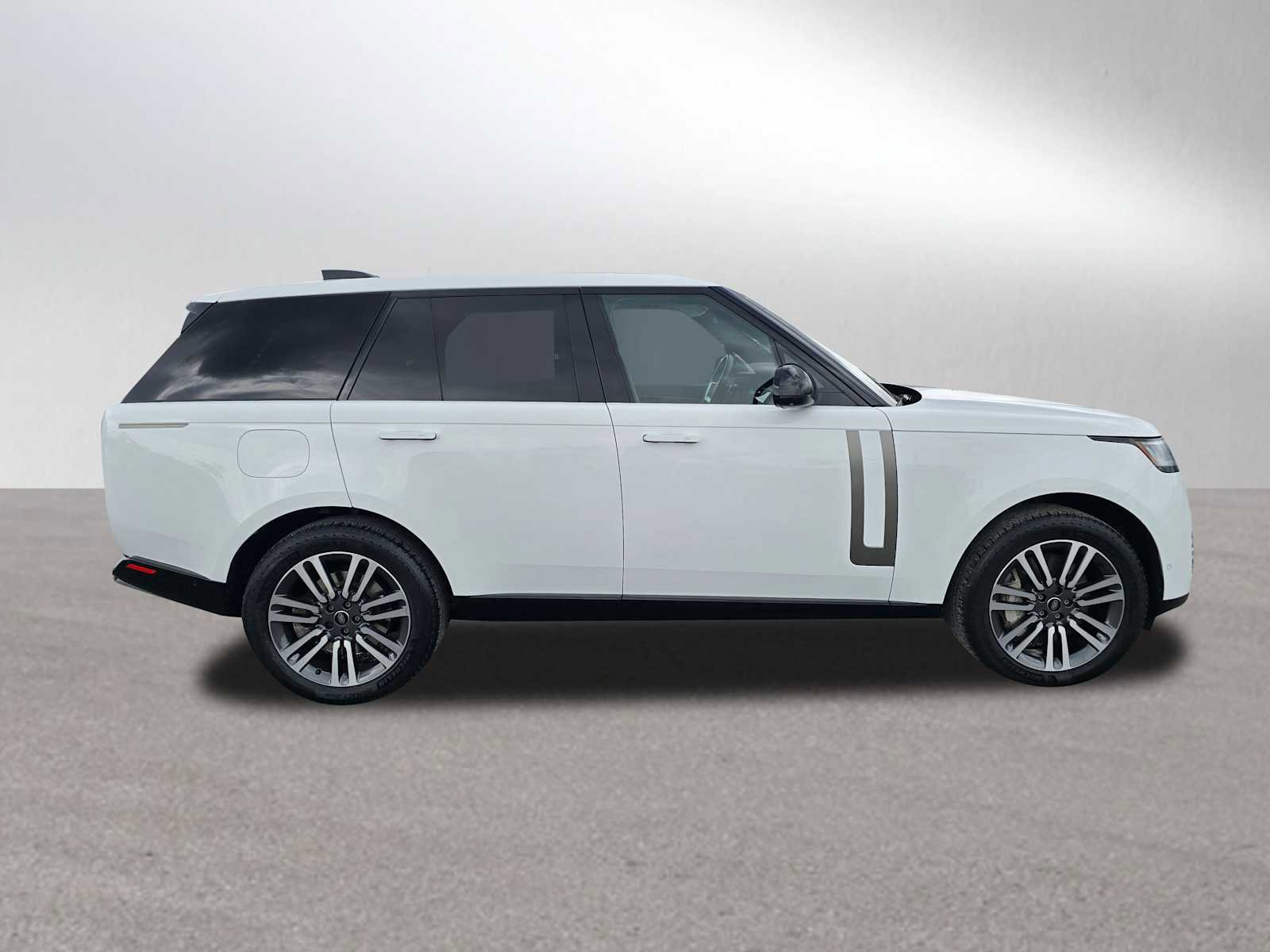 Used 2023 Land Rover Range Rover SE image 2
