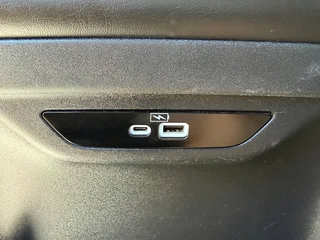 Used 2023 Chrysler Pacifica Touring-L FWD image 13