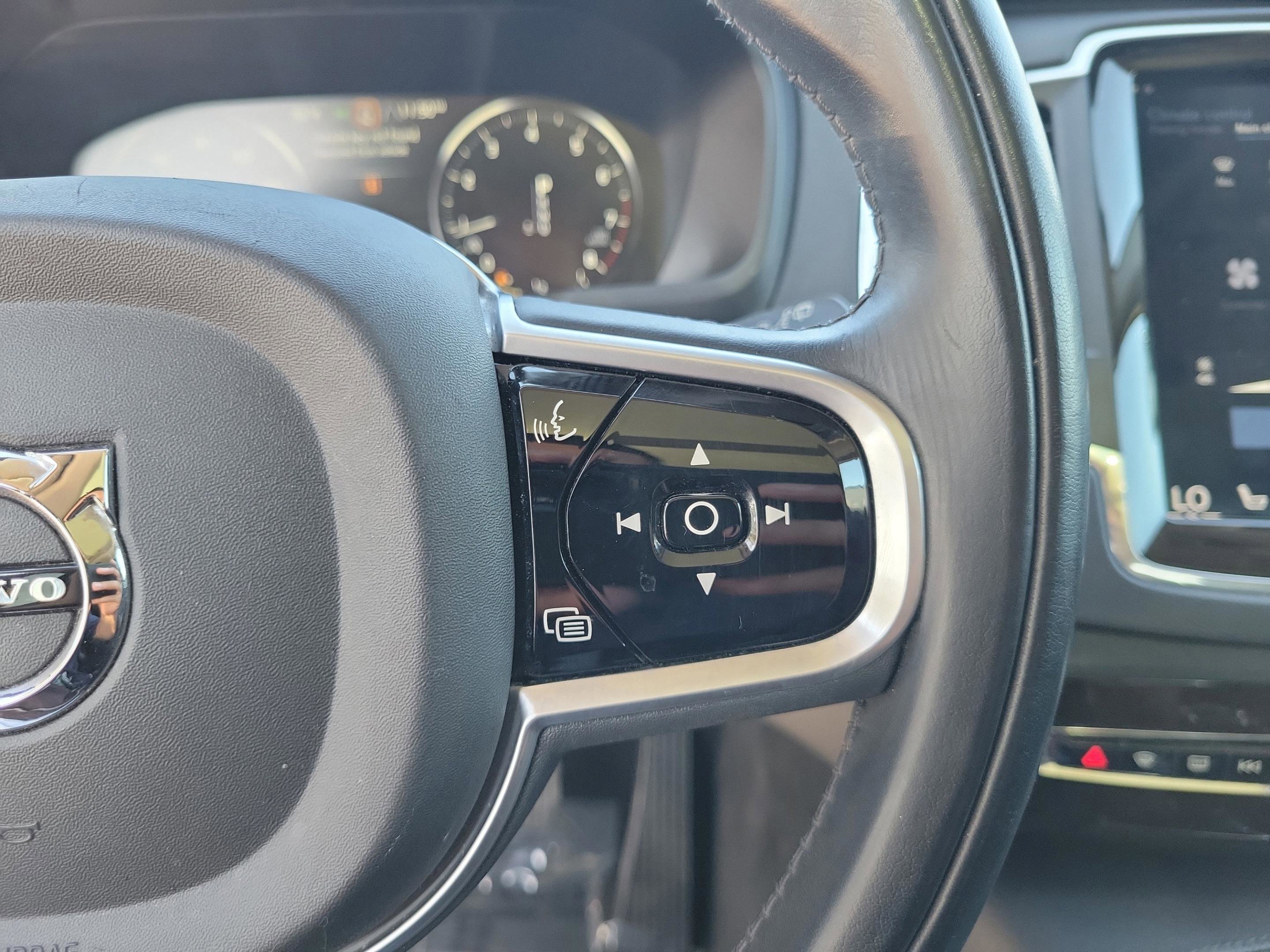 Used 2019 Volvo XC90 T6 Momentum w/ Protection Package Premier image 27