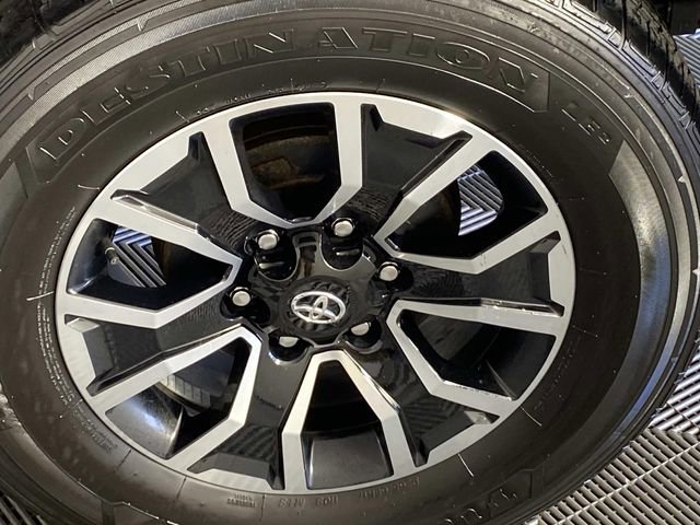 Used 2022 Toyota Tacoma TRD Sport w/ Technology Package image 25