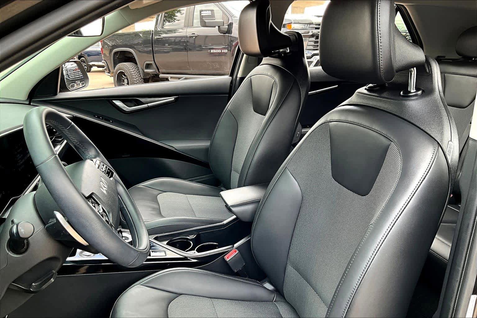 Used 2023 Kia Niro EX image 8