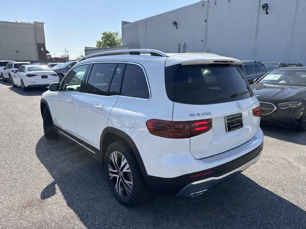Used 2026 Mercedes-Benz GLB 250 image 3