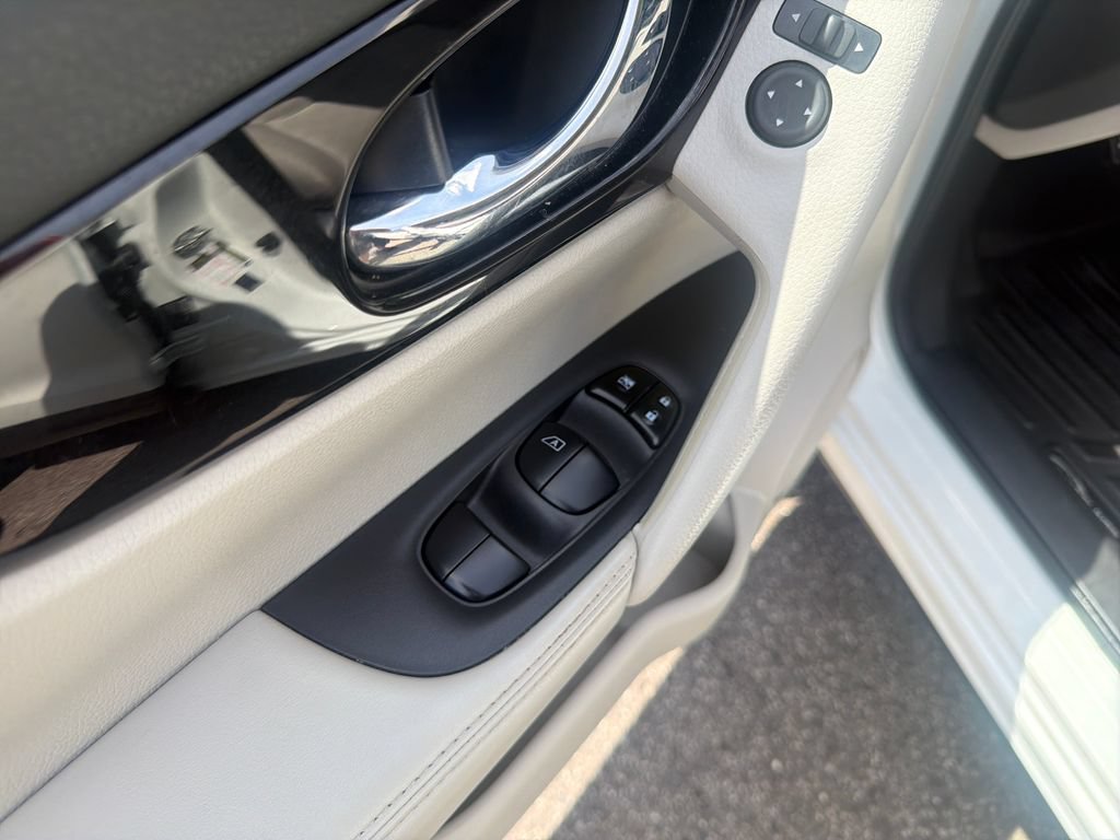 Used 2021 Nissan Rogue Sport SV AWD/4WD image 27