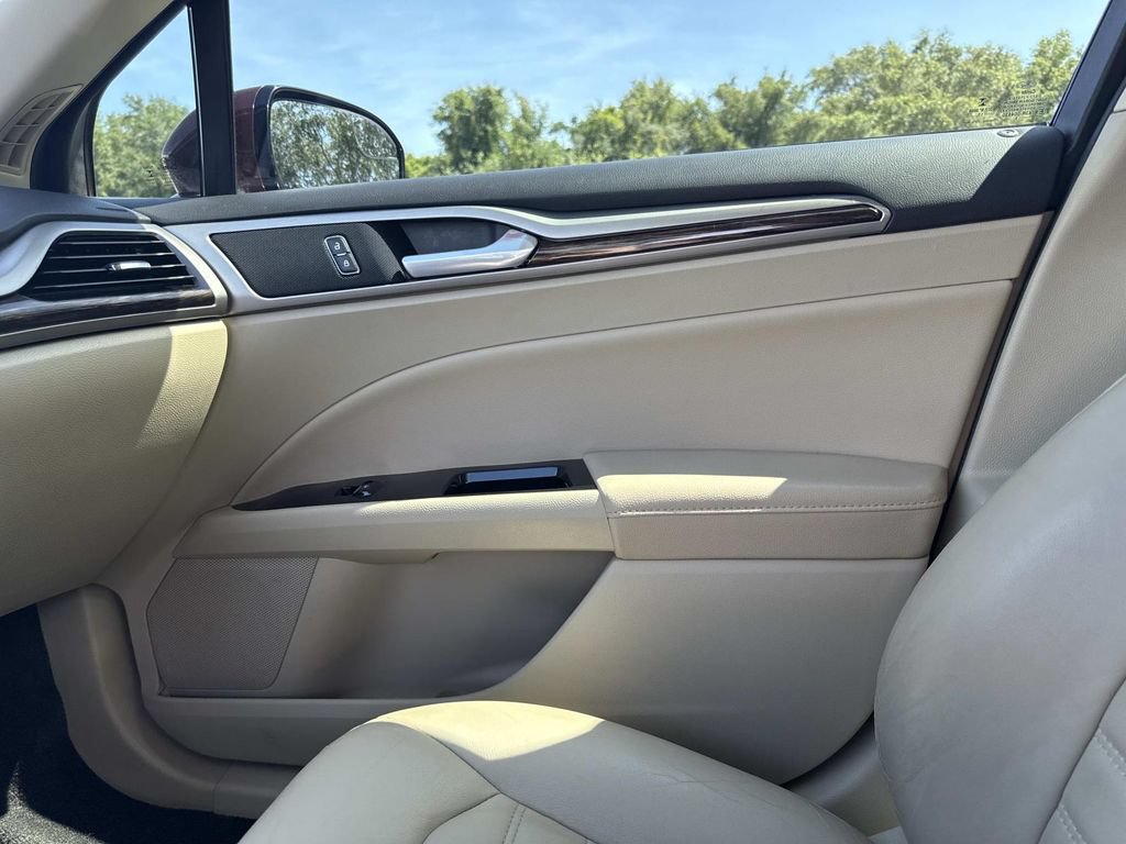 Used 2015 Ford Fusion SE w/ Equipment Group 202A FWD image 22
